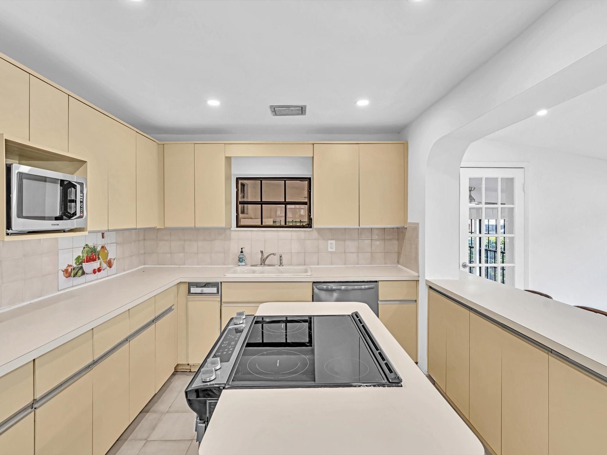 Miracle Manor 1st Add - Residential Lease