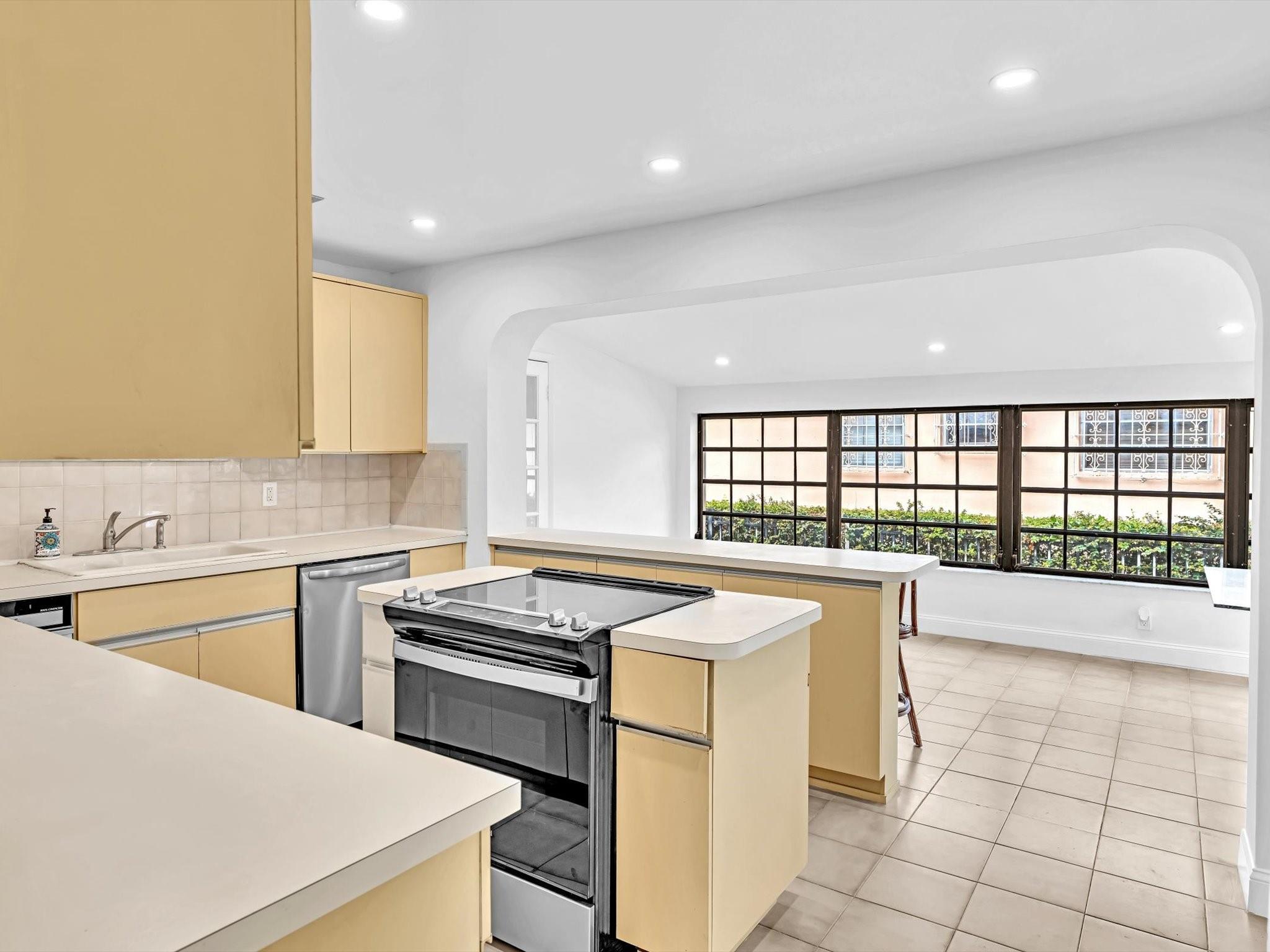 Miracle Manor 1st Add - Residential Lease