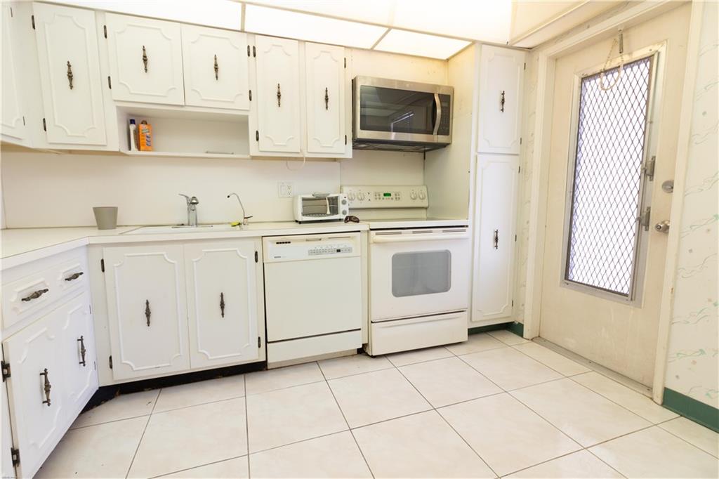 Palm-Aire C C Apts 49 Con - Residential Lease