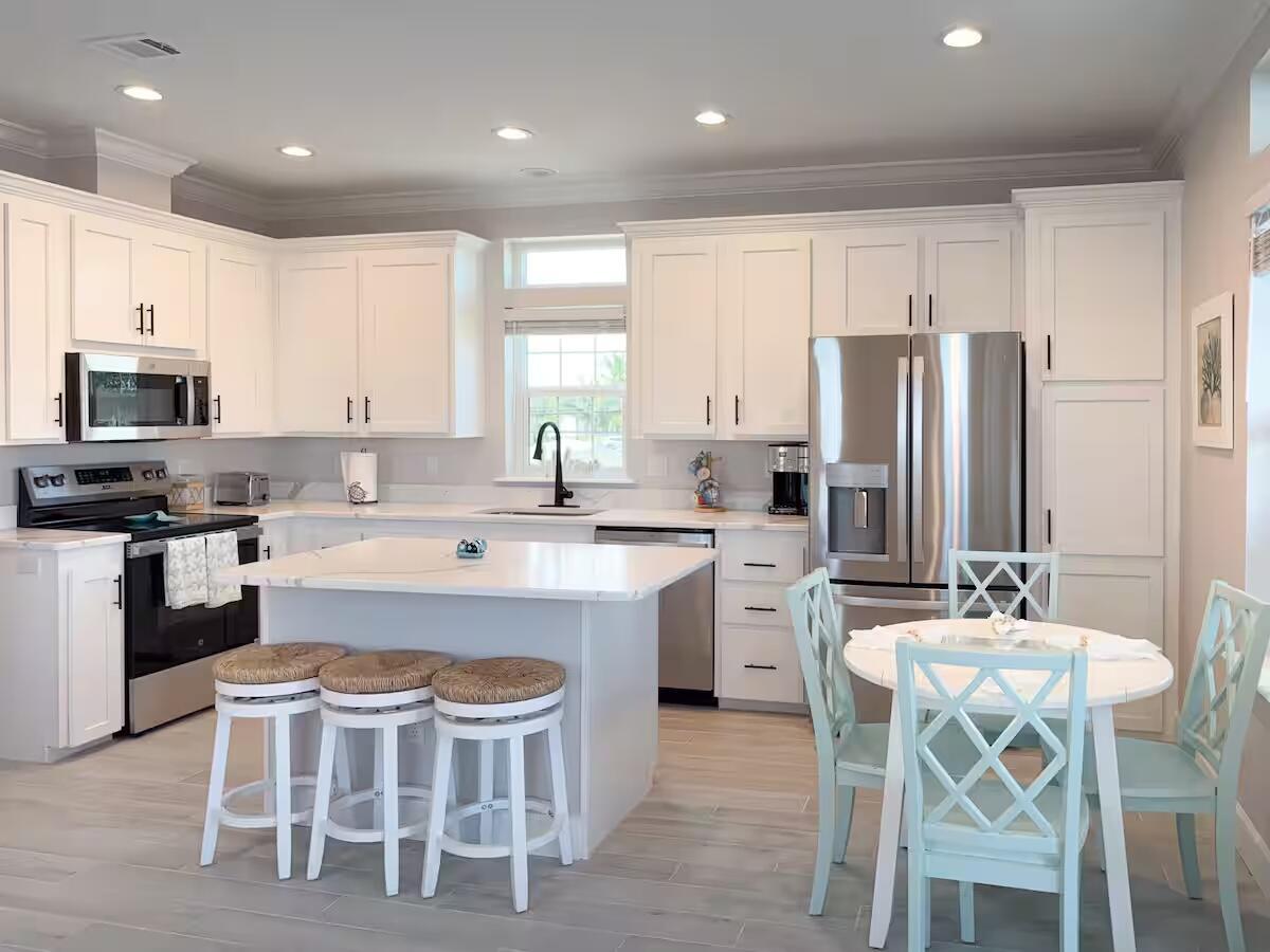 OCEAN BREEZE RESORT - Residential Lease