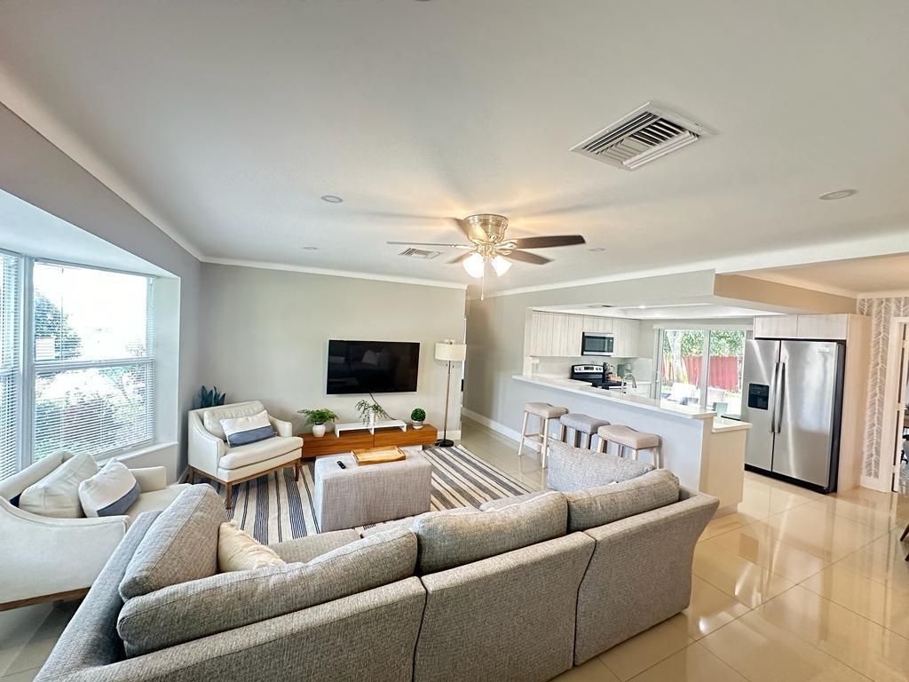 Photo of 426 SW 8th Avenue, Boynton Beach, FL 33435 (MLS # R10966561)