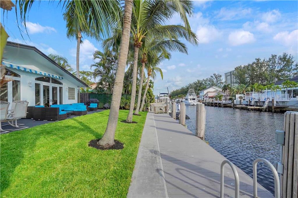 Photo of 2334 SE 14th Street, Pompano Beach, FL 33062 (MLS # F10402032)