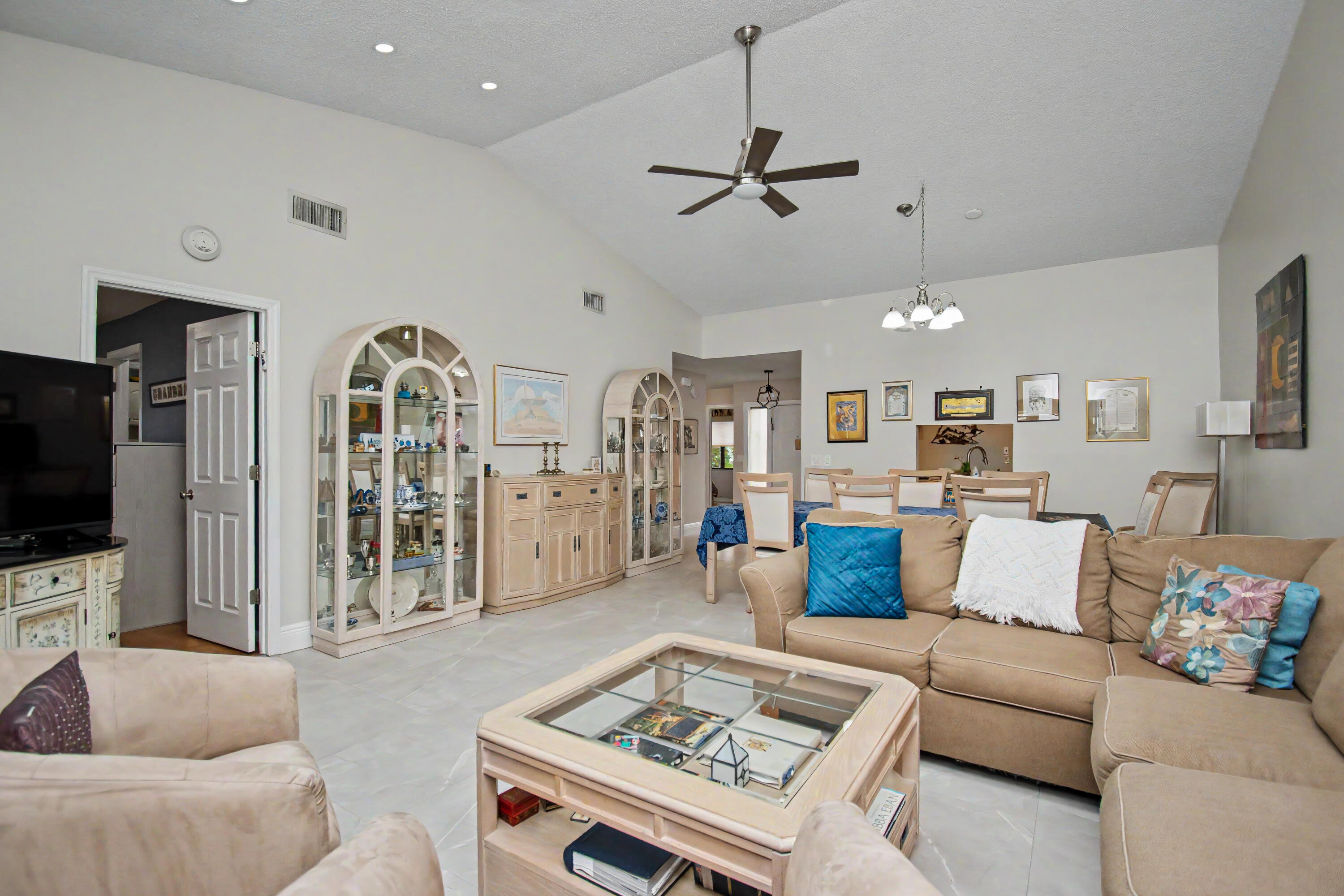 BOCA PATIO VLG - Residential