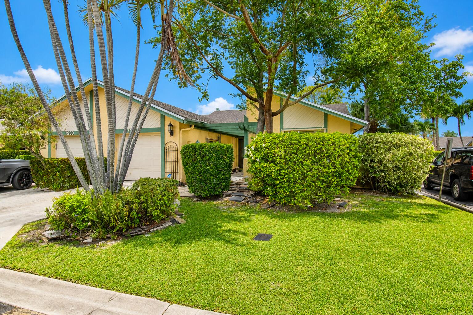BOCA PATIO VLG - Residential