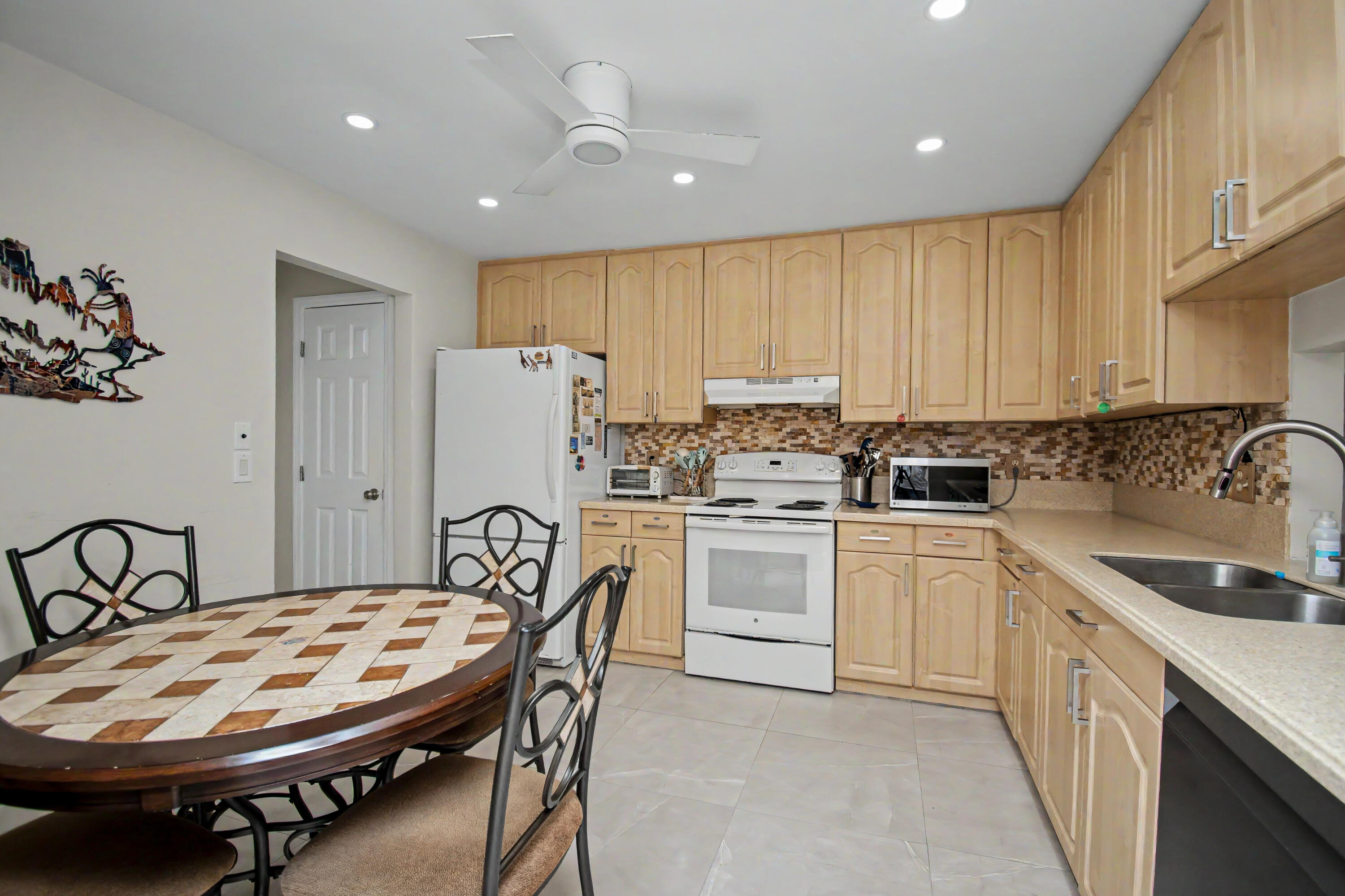 BOCA PATIO VLG - Residential