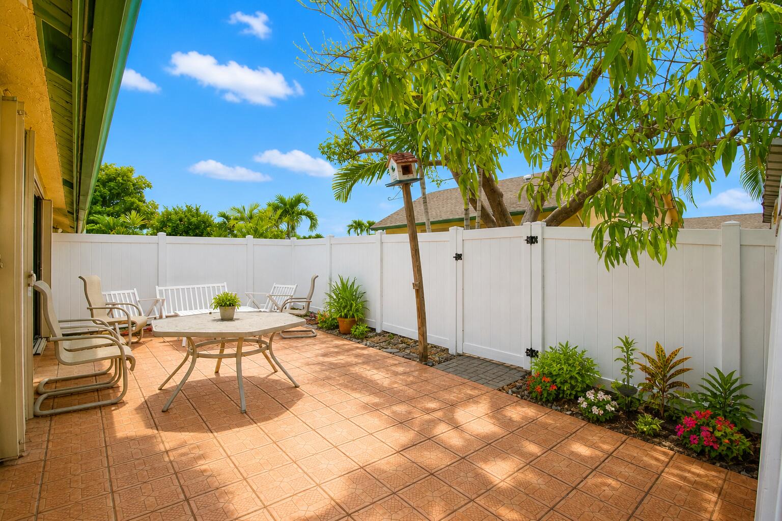 BOCA PATIO VLG - Residential