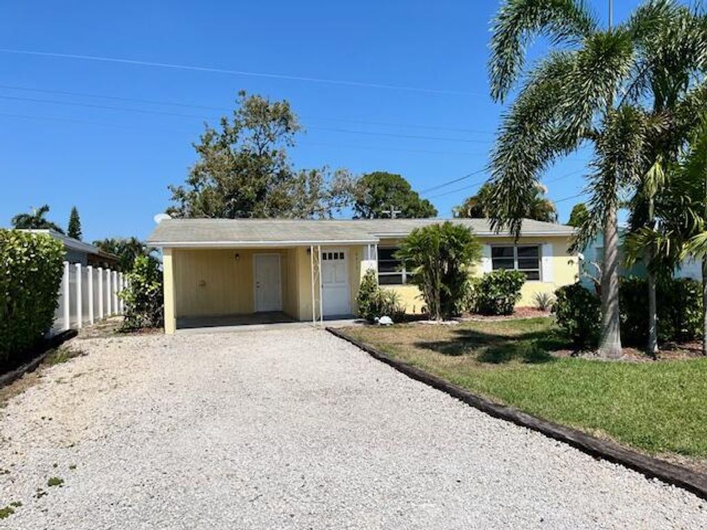 Photo of 4415 SE Beckett Avenue, Stuart, FL 34997 (MLS # R11082350)
