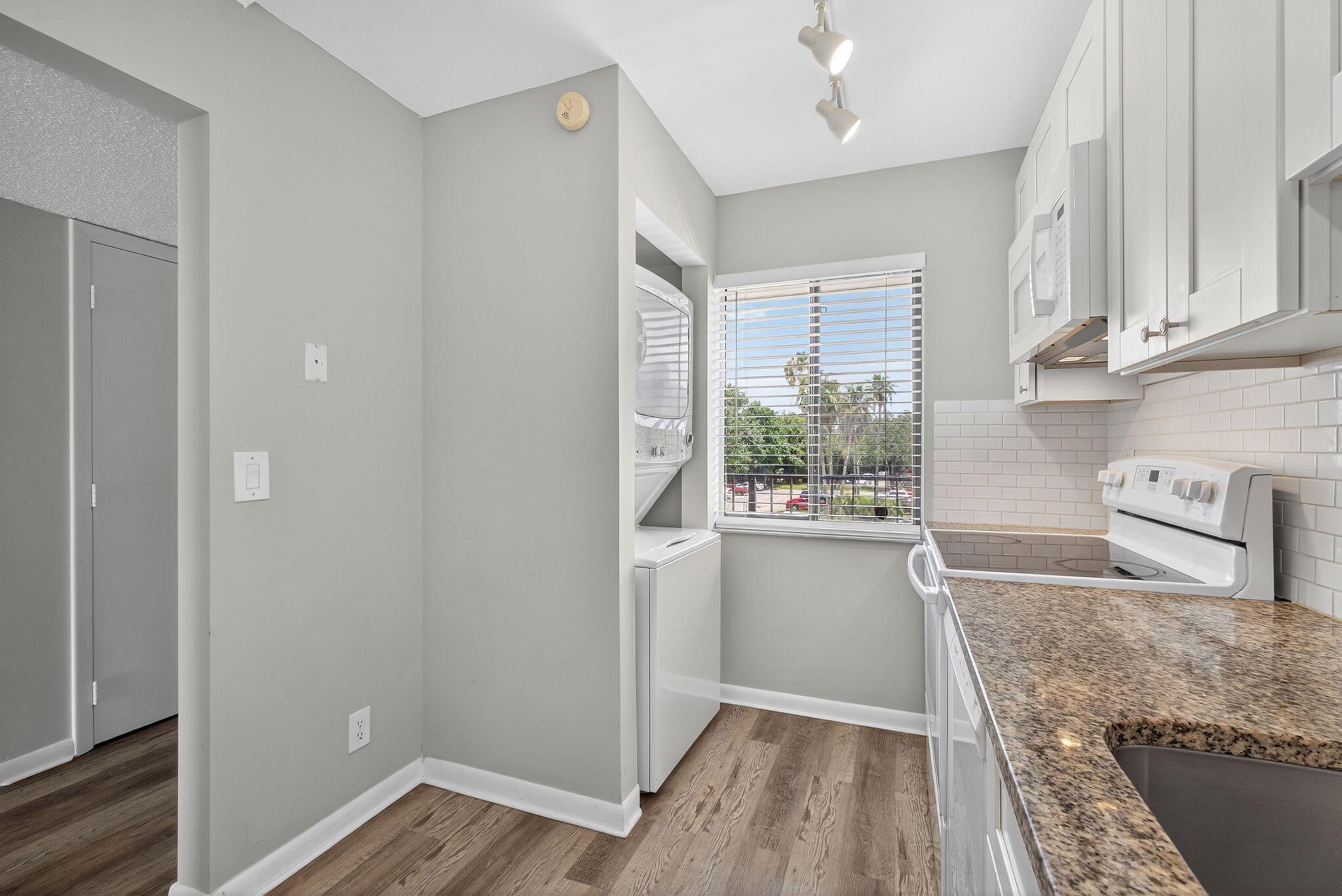 2828 Tennis Club Drive 303, West Palm Beach, FL, 33417/$212,000 3 2828 Tennis Club Drive 303