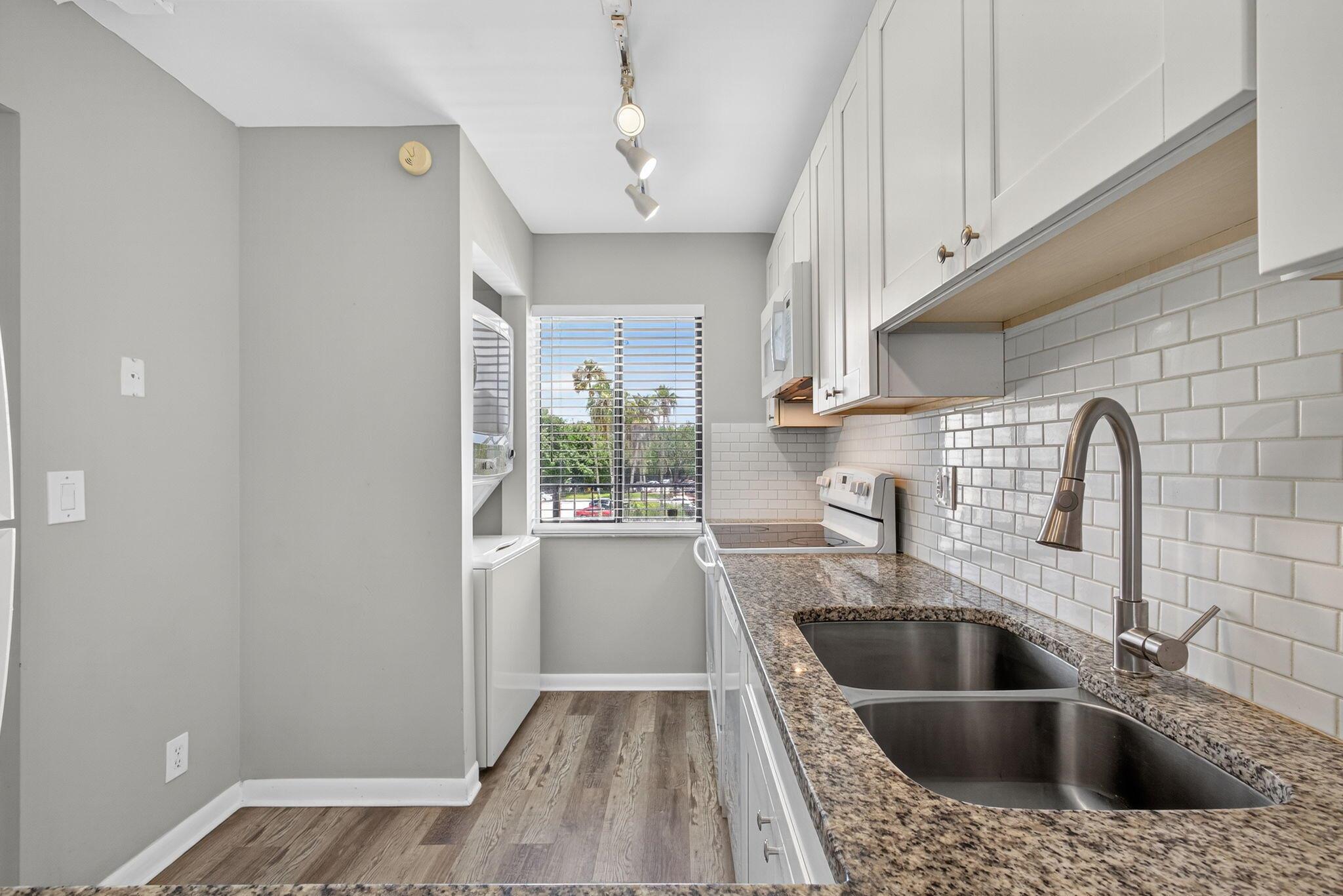 2828 Tennis Club Drive 303, West Palm Beach, FL, 33417/$212,000 4 2828 Tennis Club Drive 303