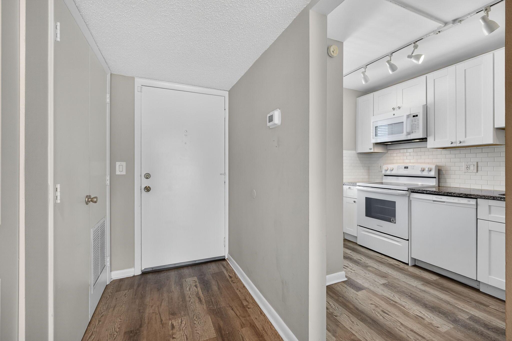 2828 Tennis Club Drive 303, West Palm Beach, FL, 33417/$212,000 1 2828 Tennis Club Drive 303