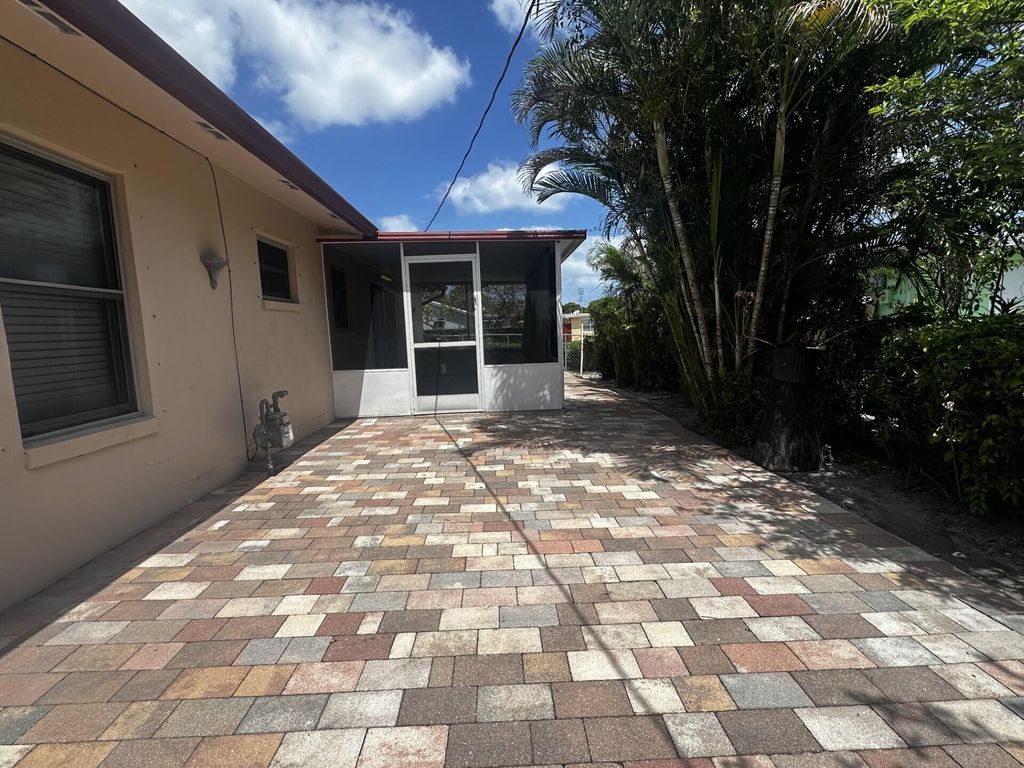Photo of 3500 Lake Avenue, West Palm Beach, FL 33405 (MLS # B26016147)