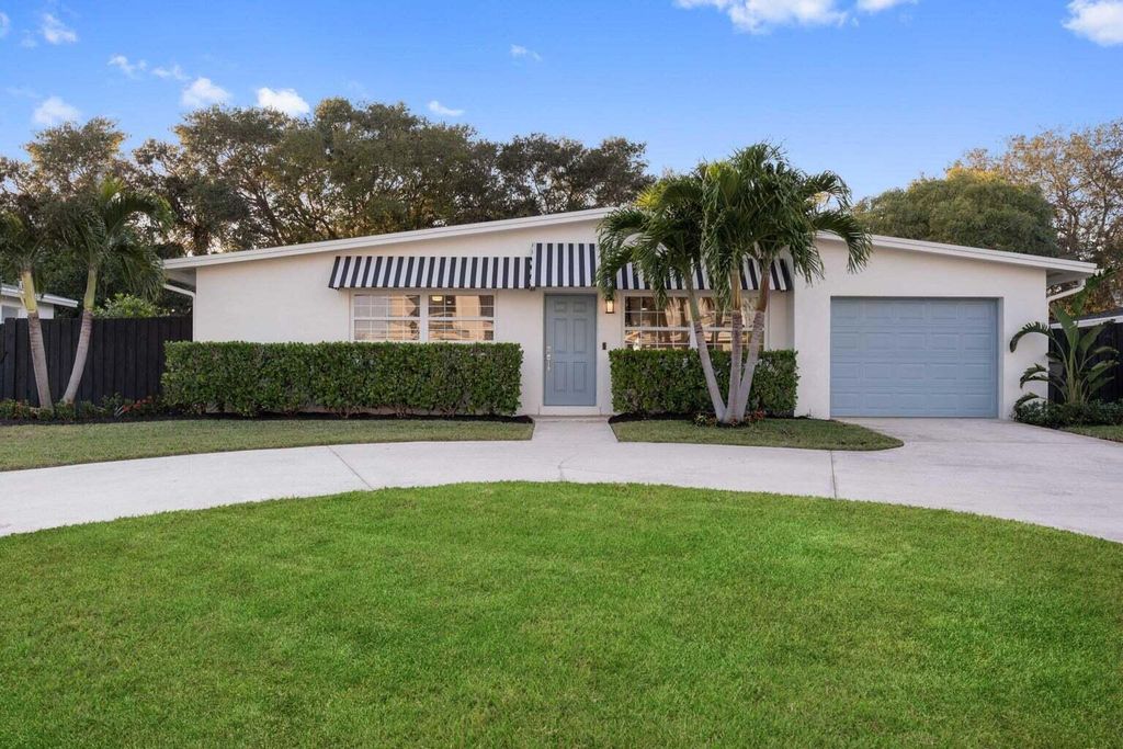 Photo of 14051 Leeward Way, Palm Beach Gardens, FL 33410 (MLS # R10939660)