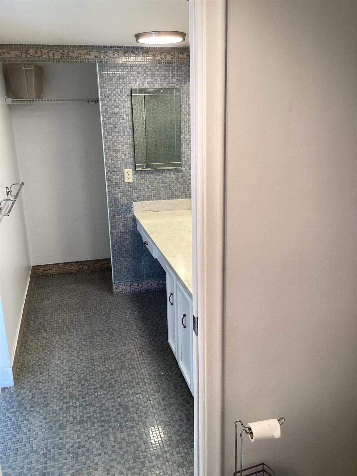 BRIDGEWOOD TOWNHOUSE COND - Residential Lease