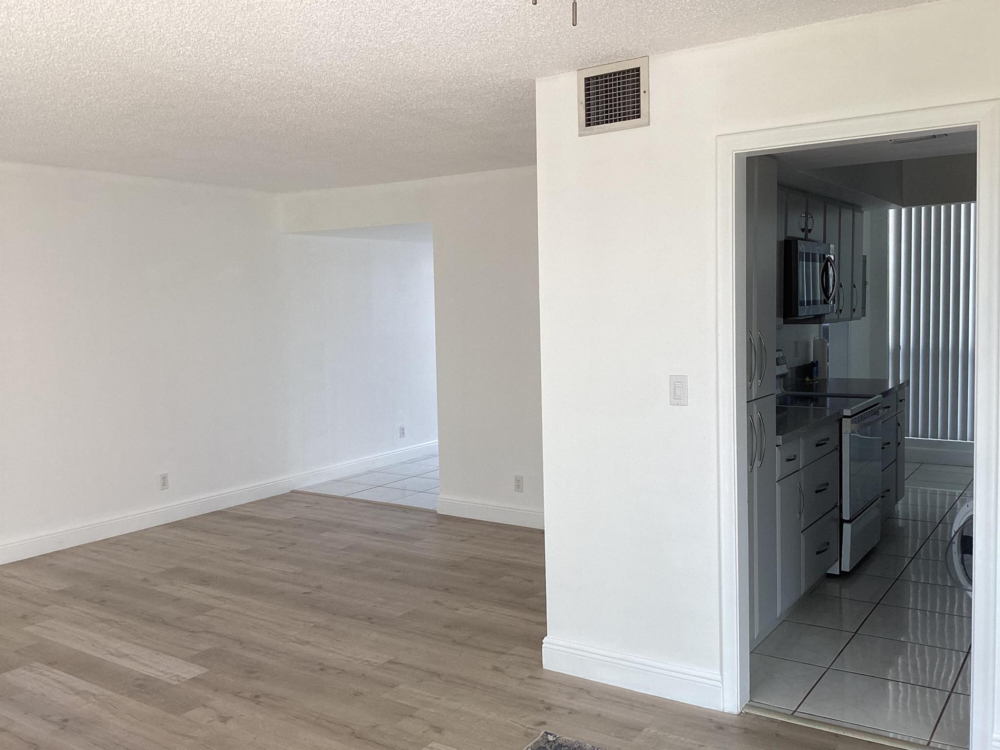 BRIDGEWOOD TOWNHOUSE COND - Residential Lease