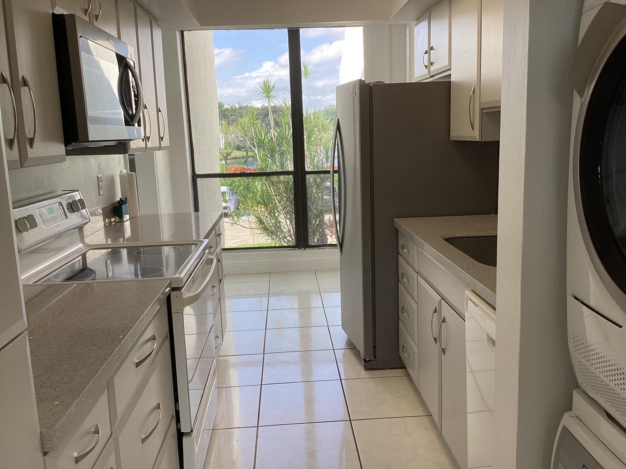 BRIDGEWOOD TOWNHOUSE COND - Residential Lease