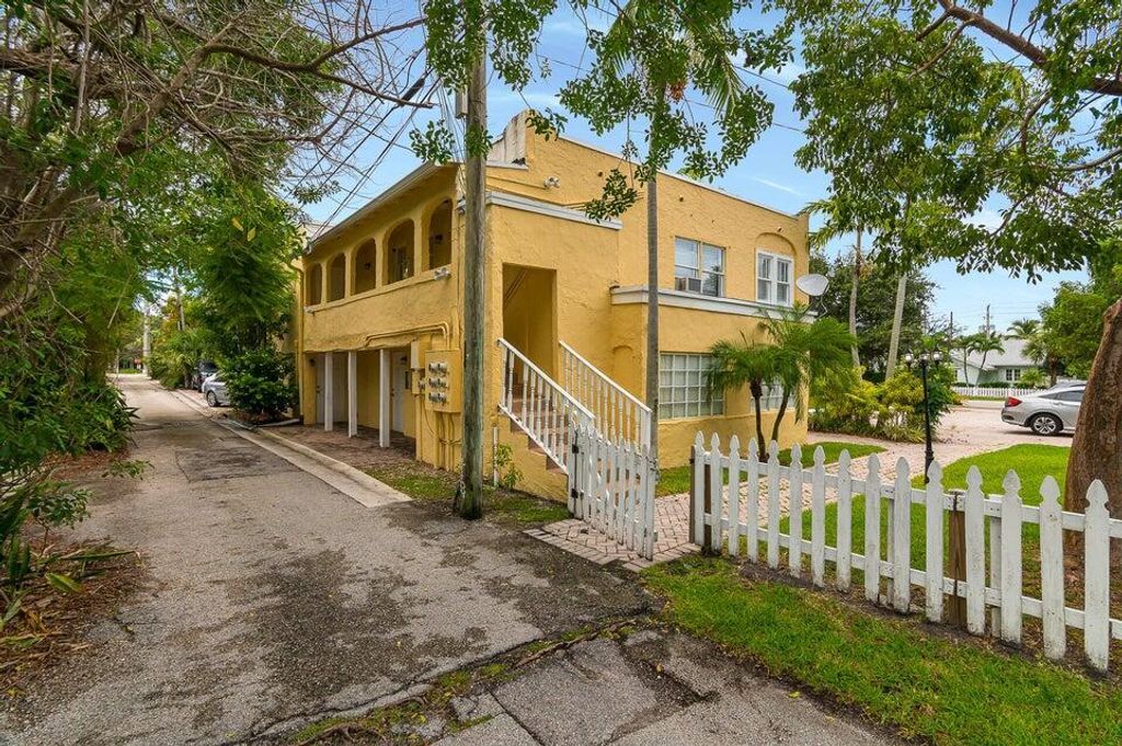 Photo of 120 NE 1st Avenue #6, Delray Beach, FL 33444 (MLS # R11038393)