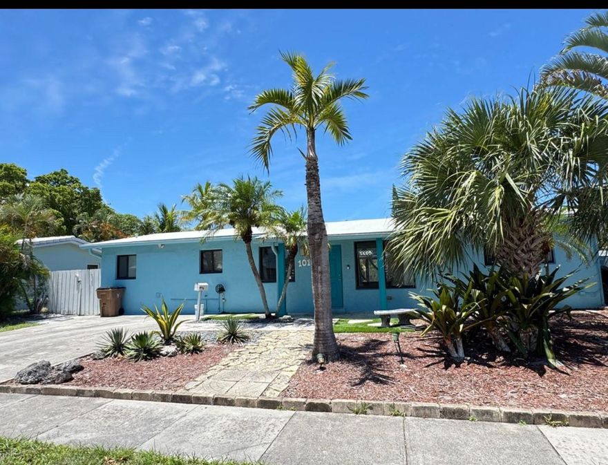 New remodeled home, relaxing pool, huge yard, minutes from the beach, owner pays pool maintenance and lawn maintenance. Owner will also give a credit of light bill and water bill because there is an efficiency that shares the meters.