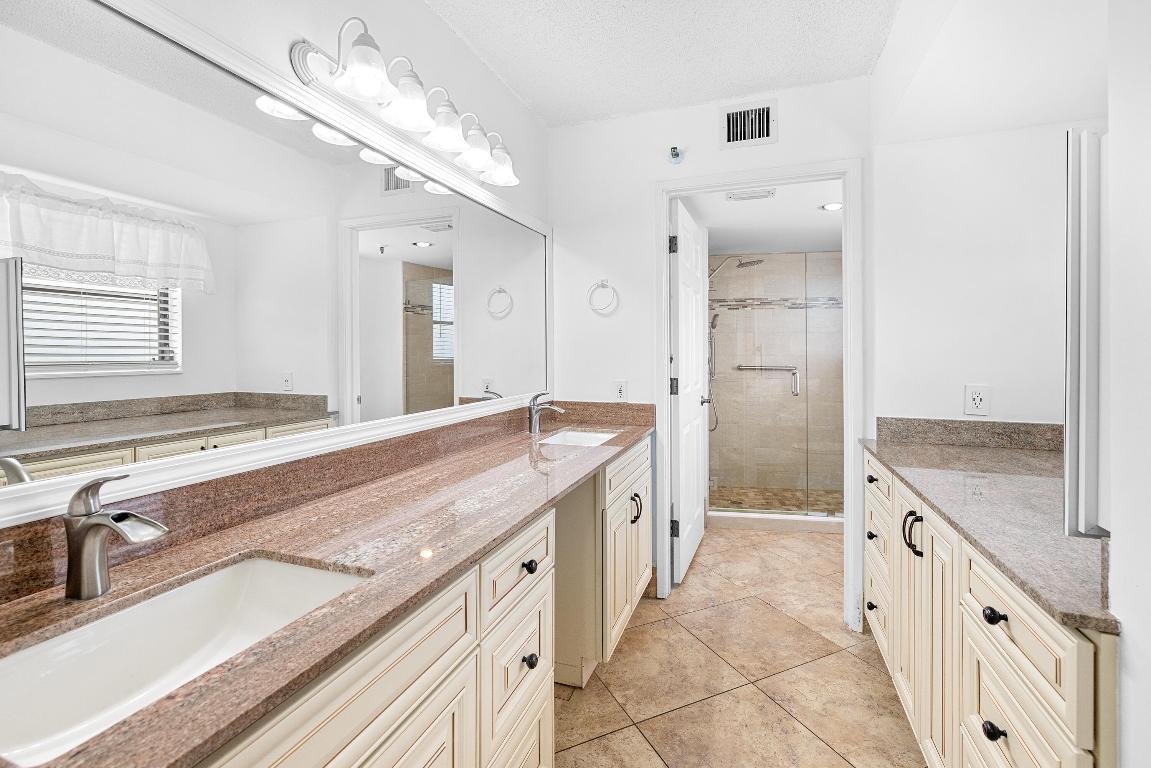 HUNTINGTON TOWERS CONDO - Residential