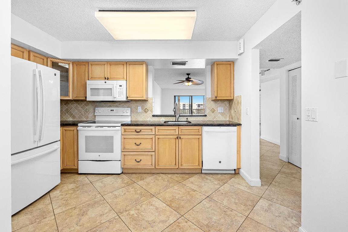 HUNTINGTON TOWERS CONDO - Residential