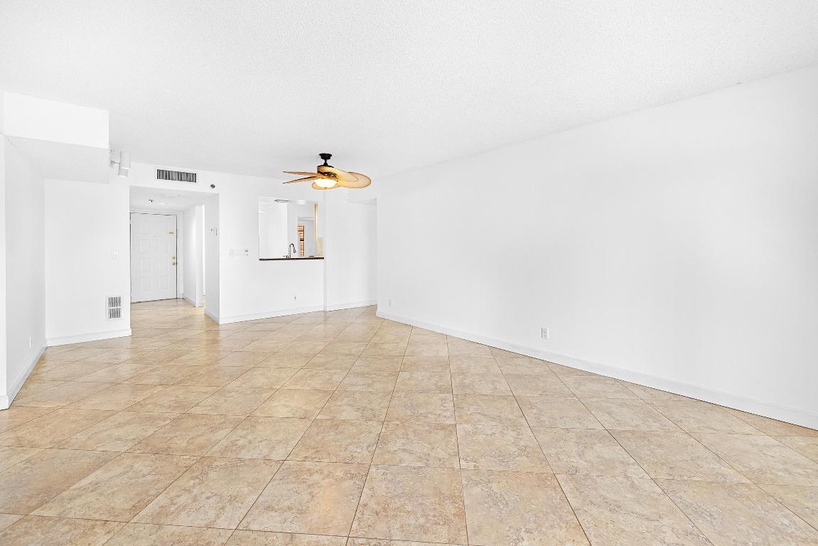 HUNTINGTON TOWERS CONDO - Residential