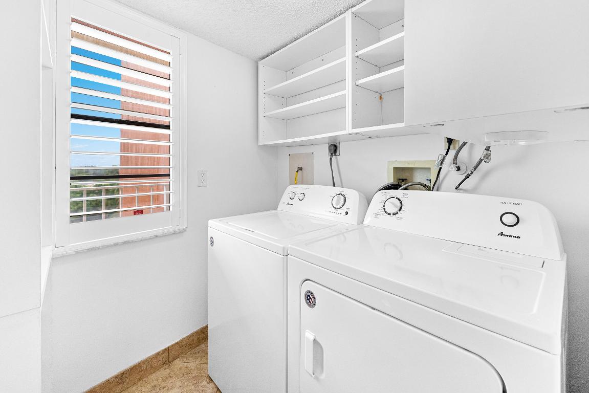 HUNTINGTON TOWERS CONDO - Residential