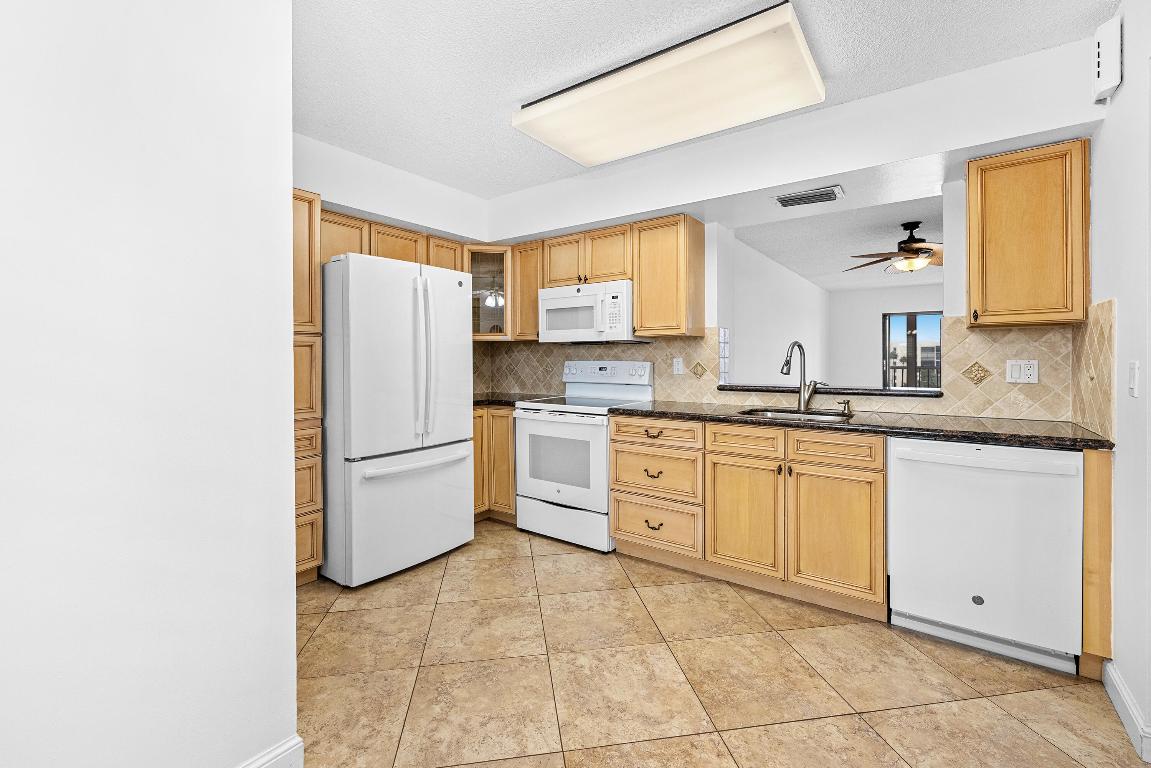 HUNTINGTON TOWERS CONDO - Residential