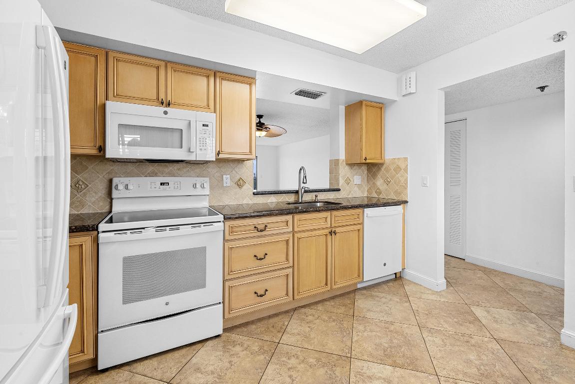 HUNTINGTON TOWERS CONDO - Residential