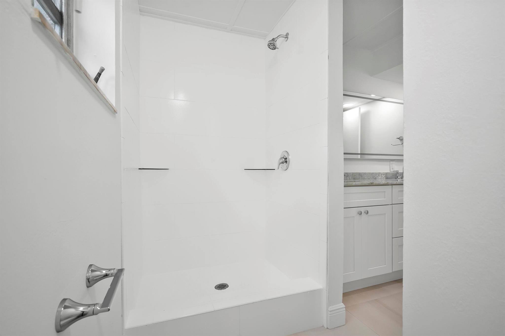 PORT SALERNO - Residential Lease