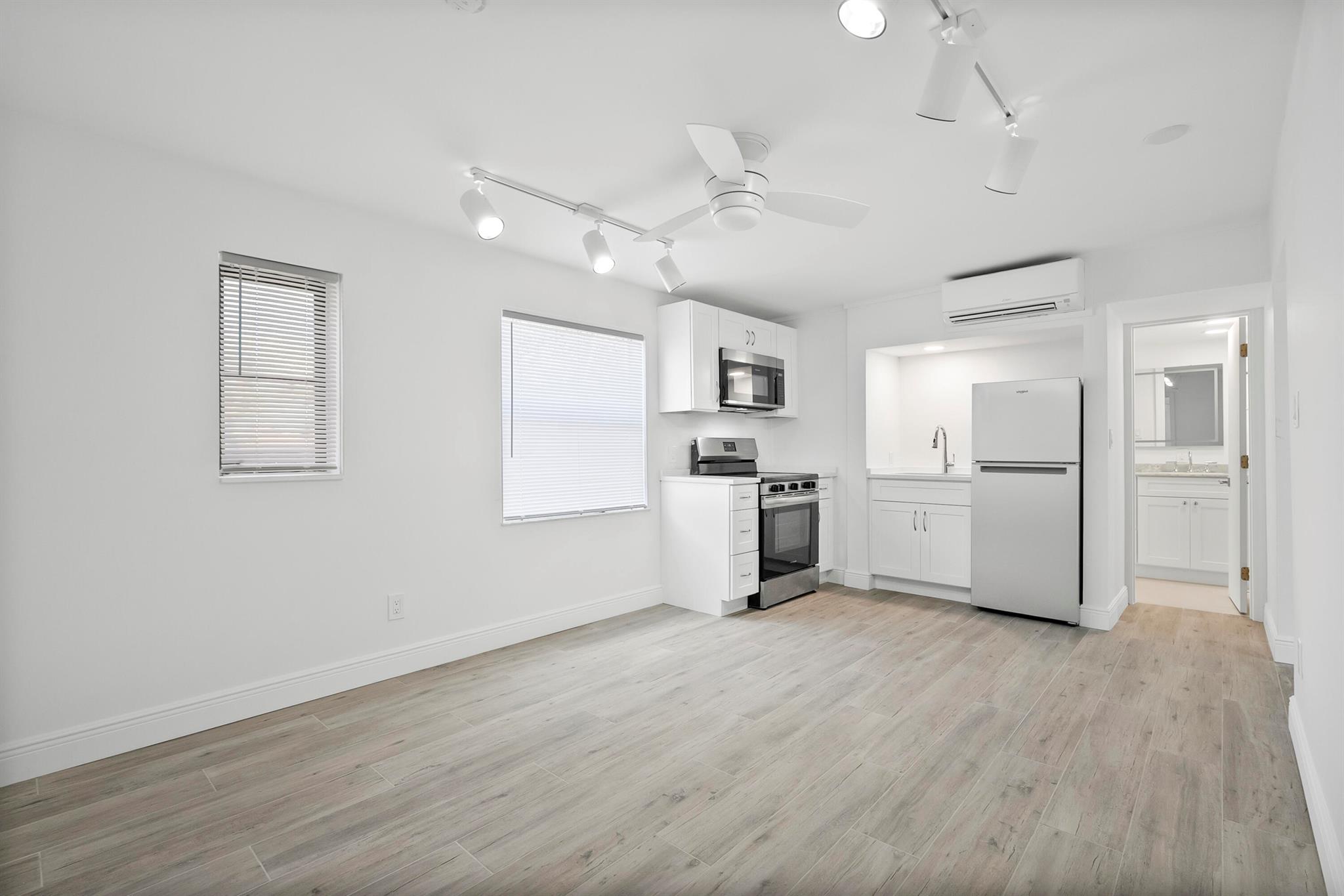 PORT SALERNO - Residential Lease