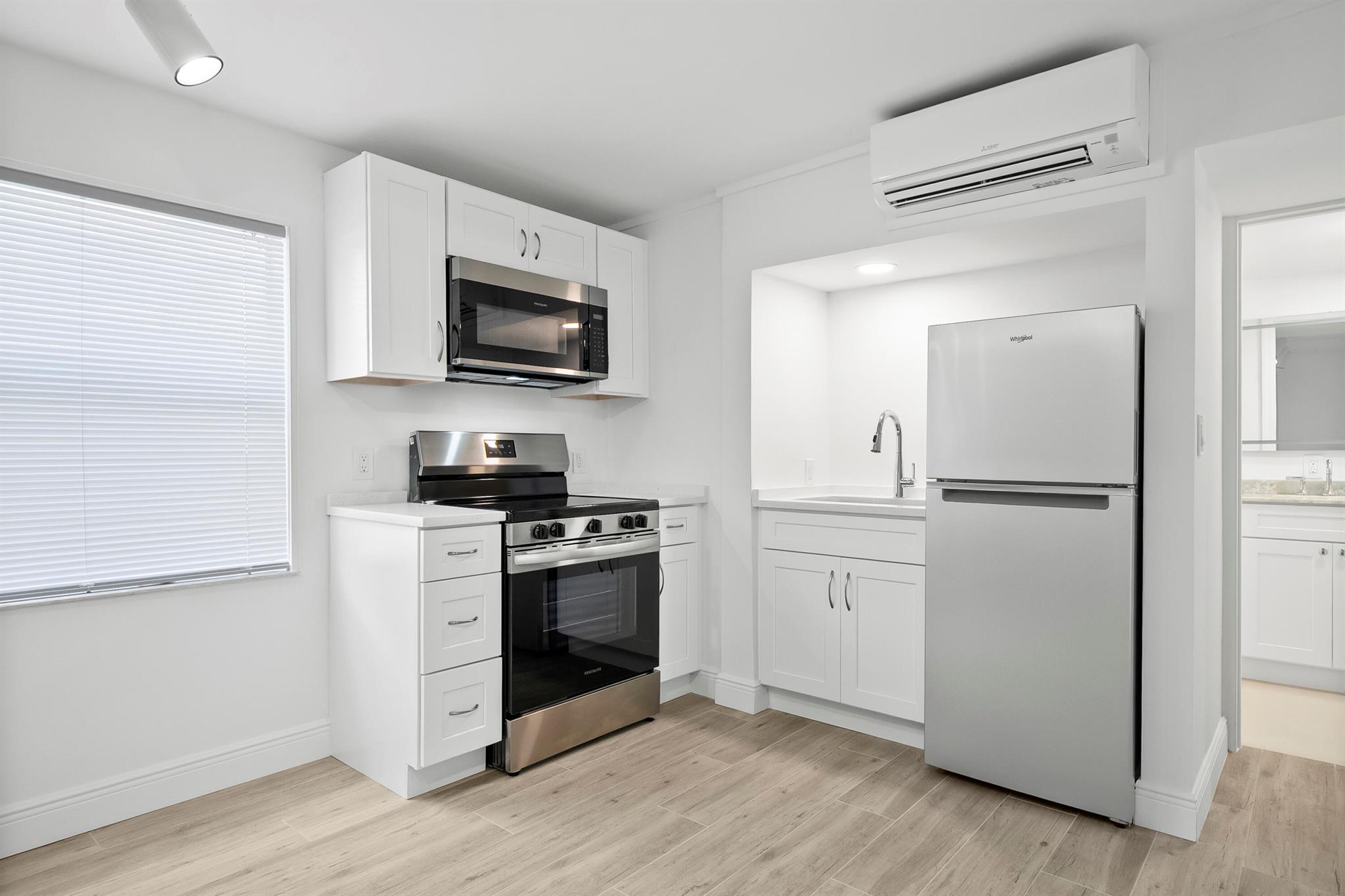 PORT SALERNO - Residential Lease