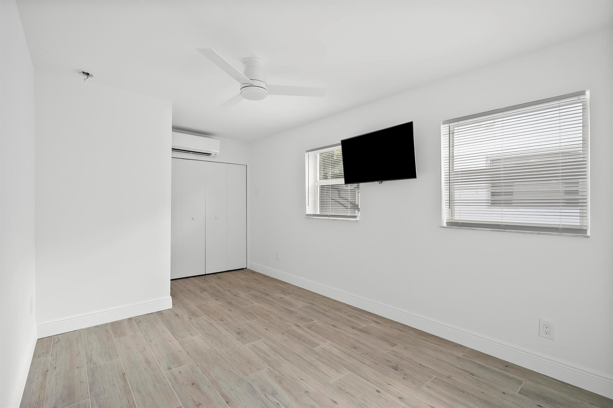 PORT SALERNO - Residential Lease