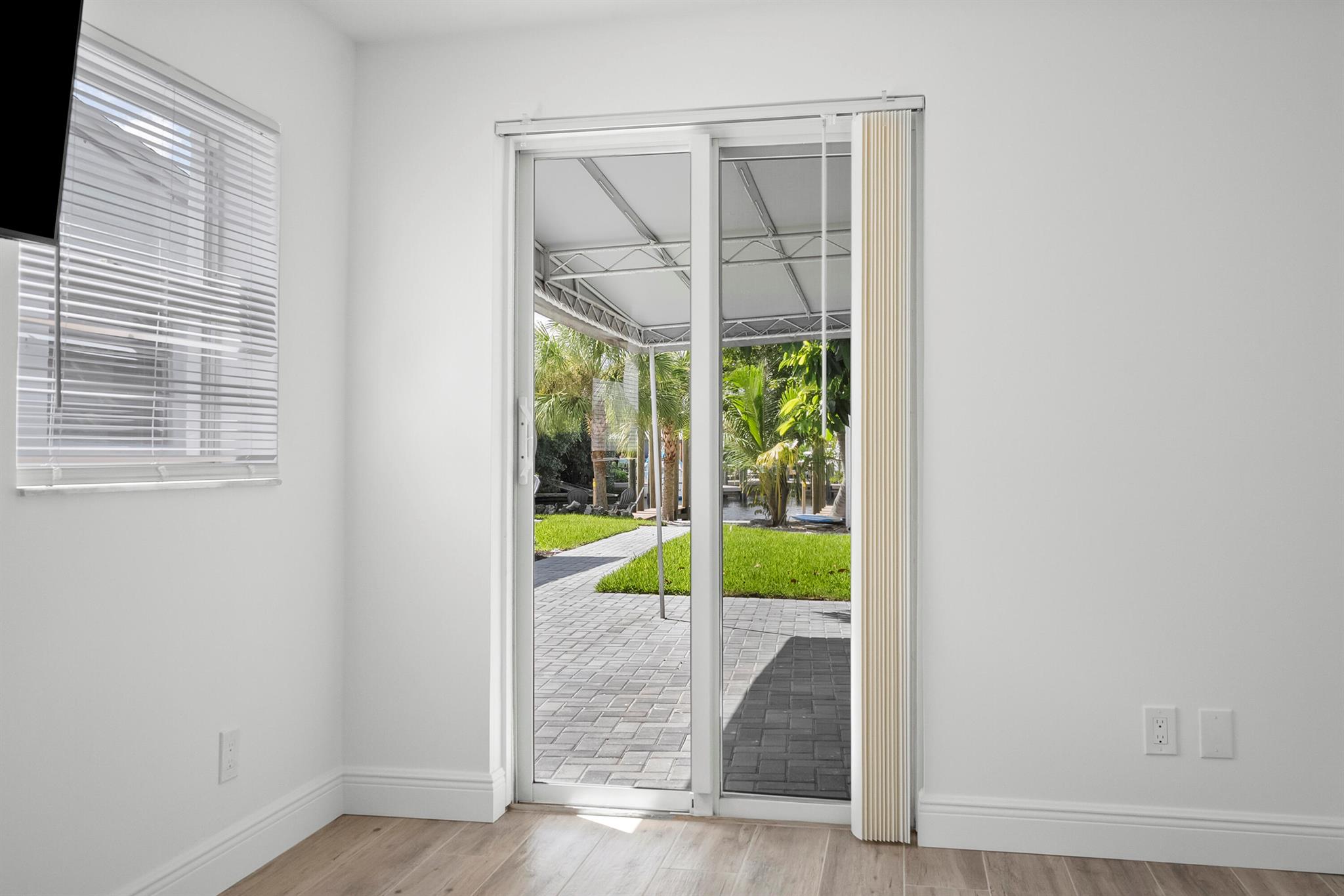 PORT SALERNO - Residential Lease