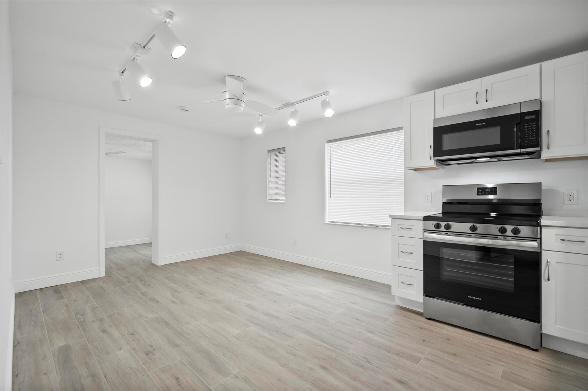 PORT SALERNO - Residential Lease