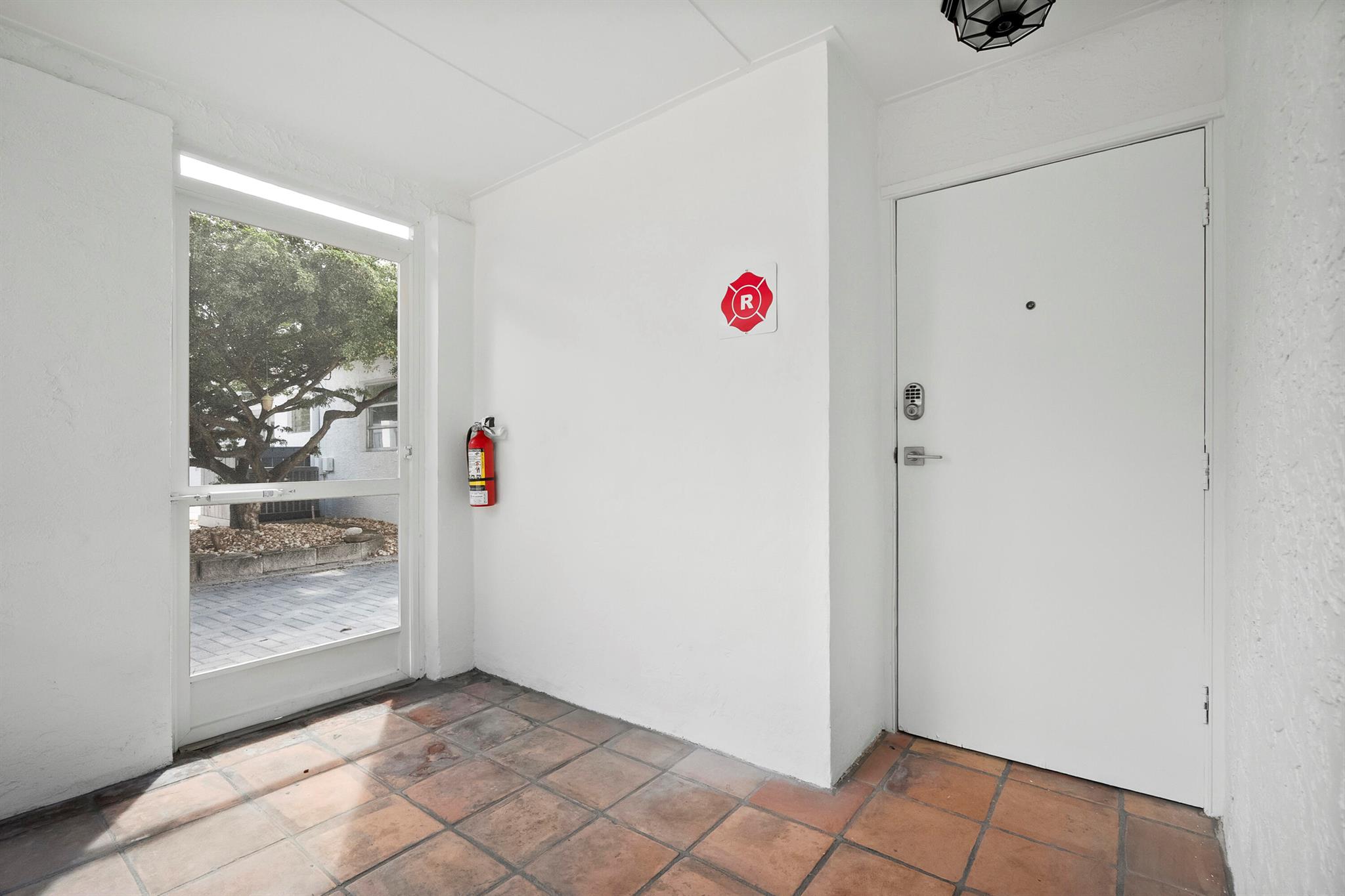 PORT SALERNO - Residential Lease