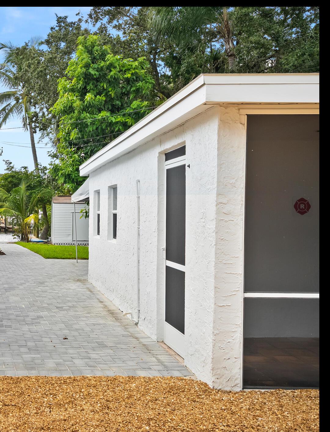 PORT SALERNO - Residential Lease