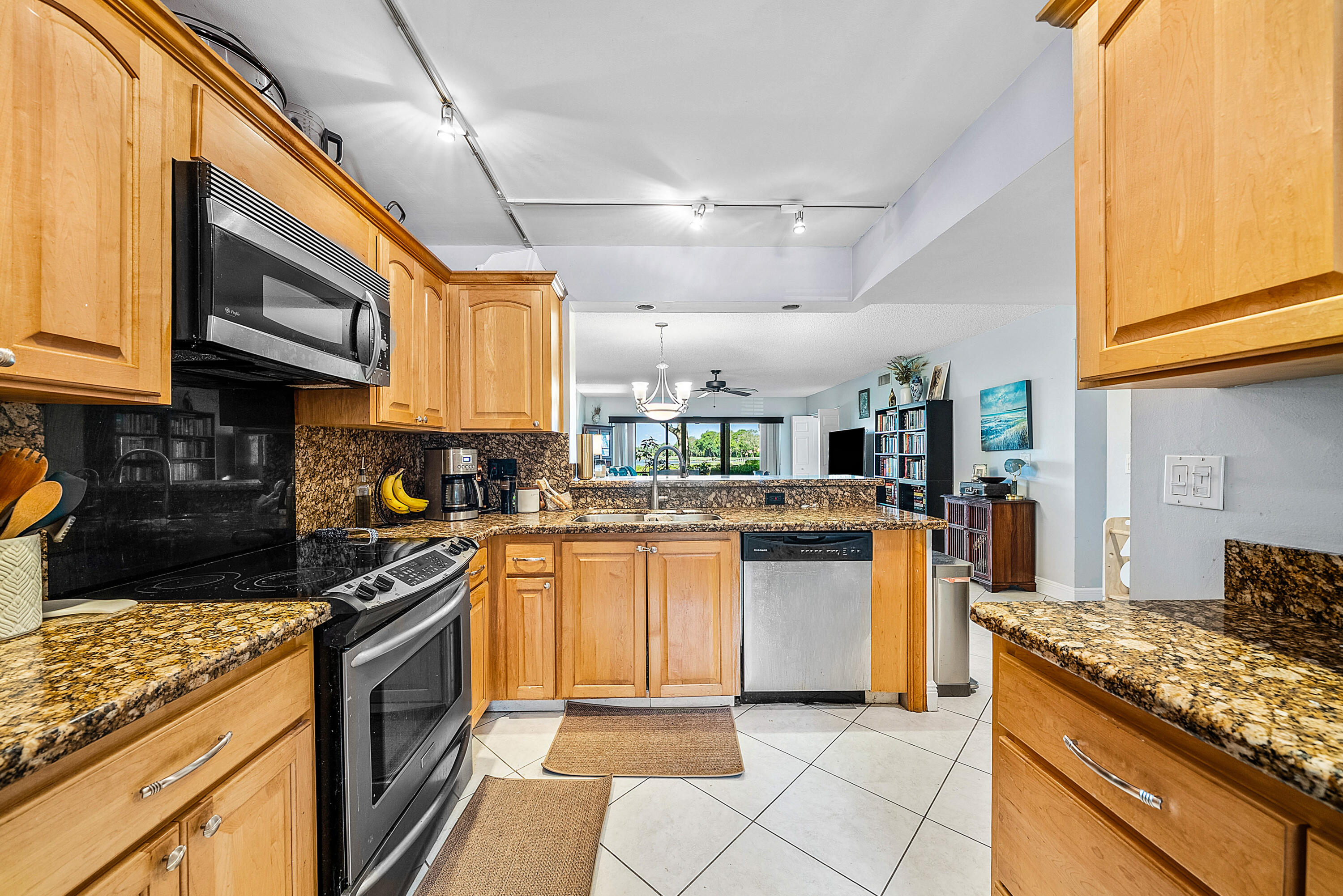 DELRAY OAKS WEST CONDO - Residential