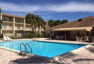 CROSS CREEK CONDO - Residential Lease