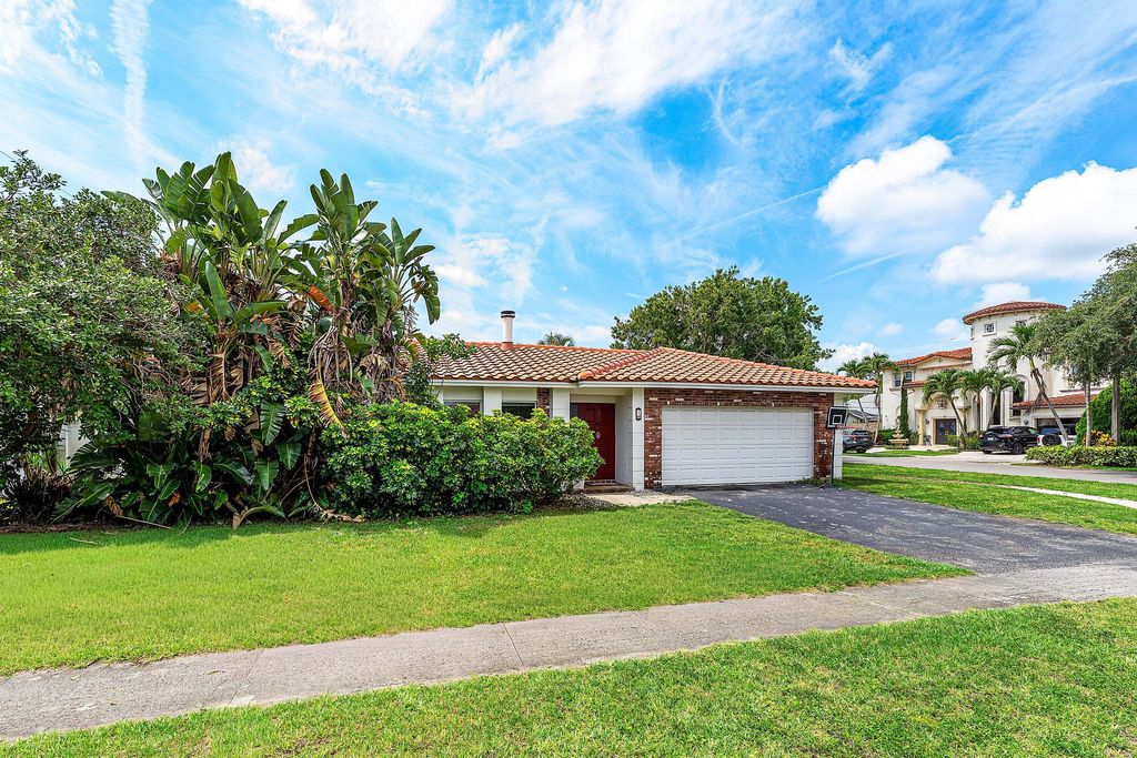 Photo of 2 Tam O Shanter Lane, Boca Raton, FL 33431 (MLS # B26030261)