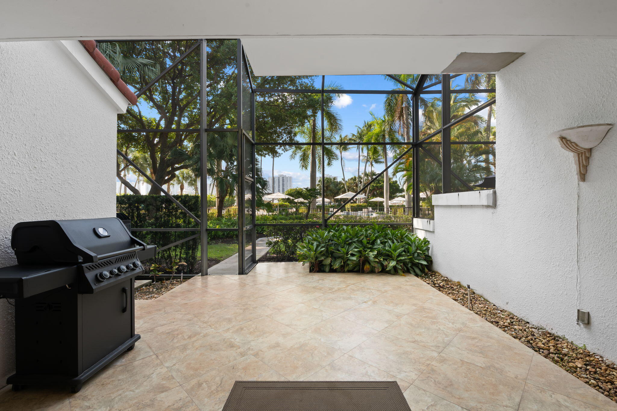 3602 YACHT CLUB Drive 401