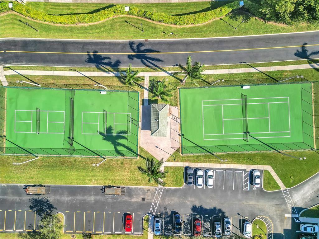 SOUTHAMPTON CONDOMINIUM E - Residential