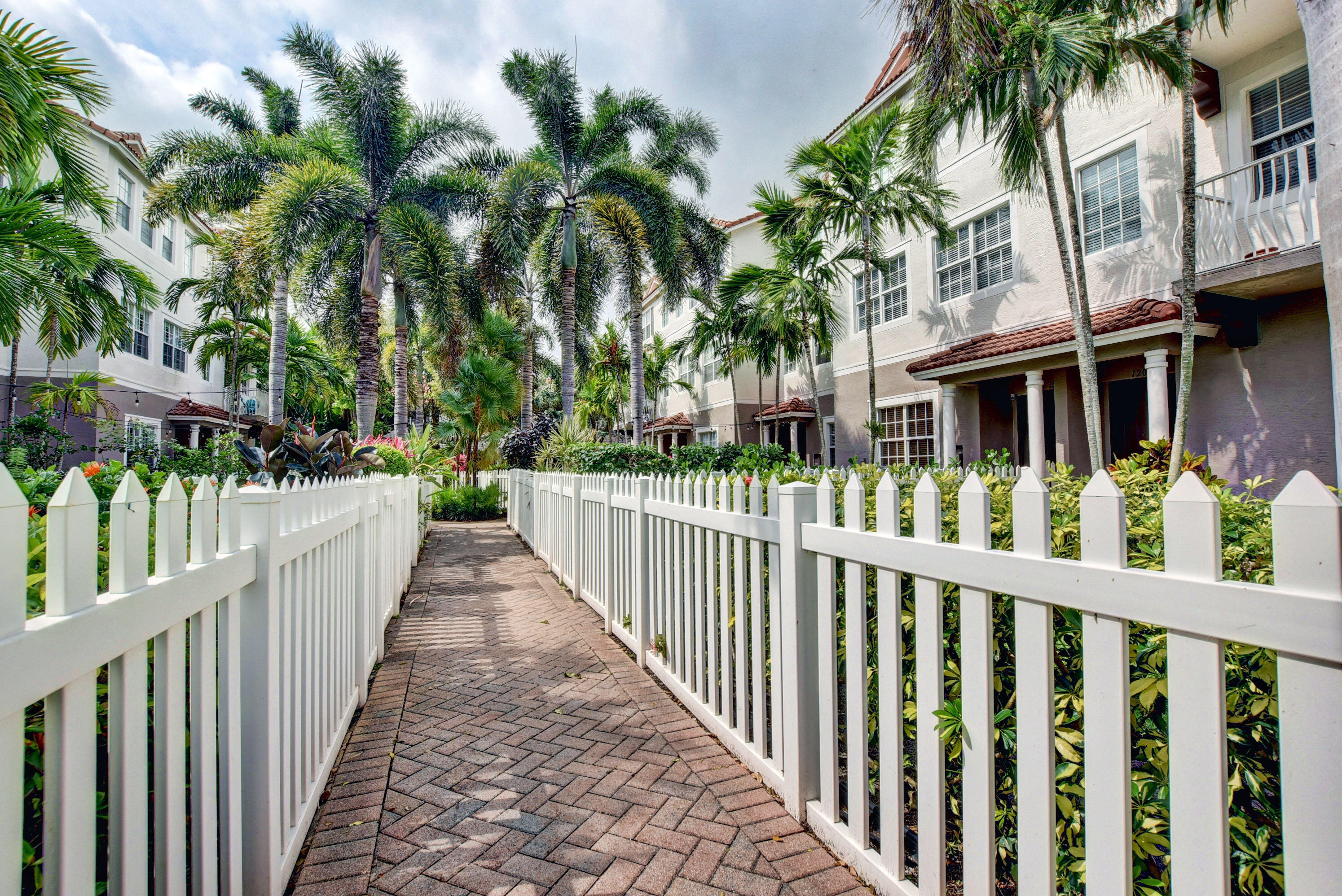 OCEAN CAY - Residential Lease