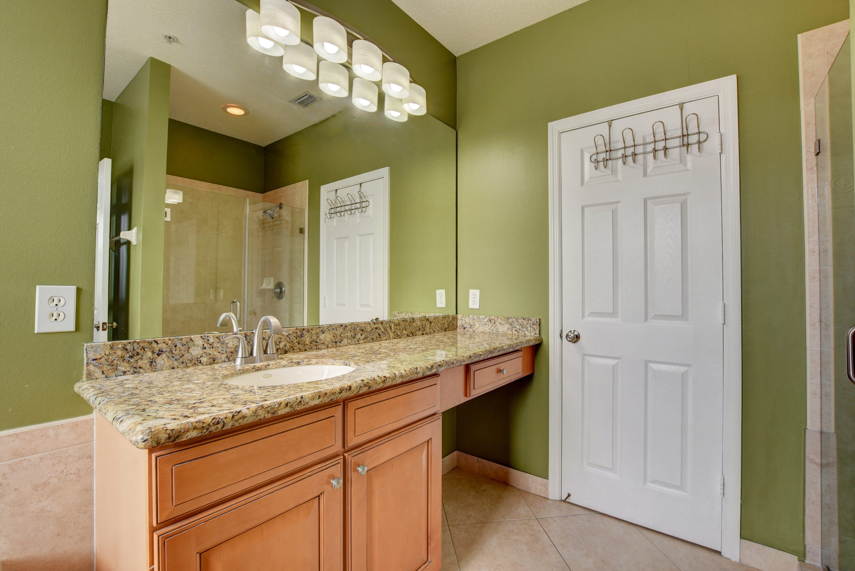 OCEAN CAY - Residential Lease