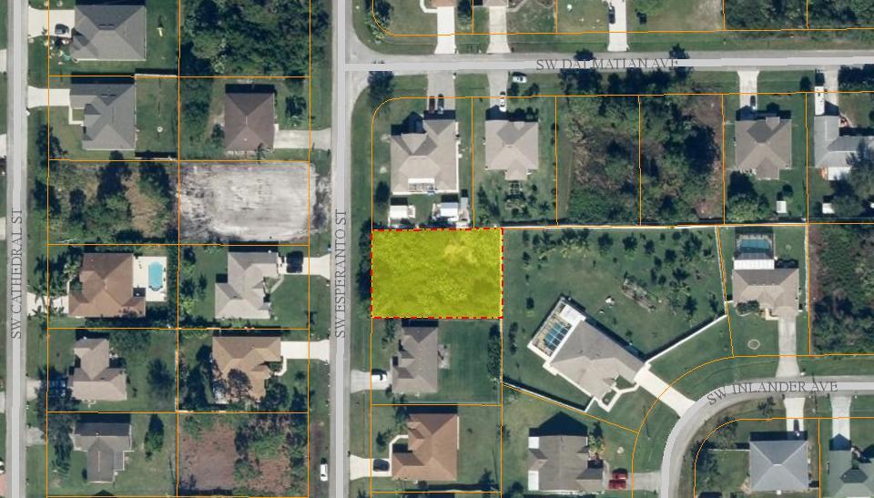 Beautiful lot in great neighborhood. Close to Gatlin and Tradition