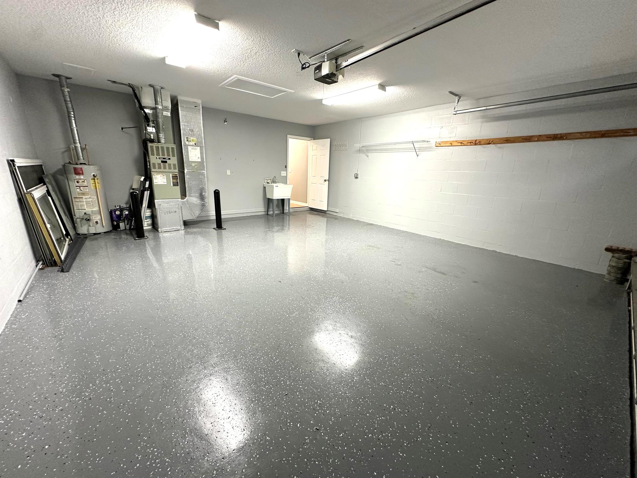 ON TOP OF THE WORLD - PHA - Residential