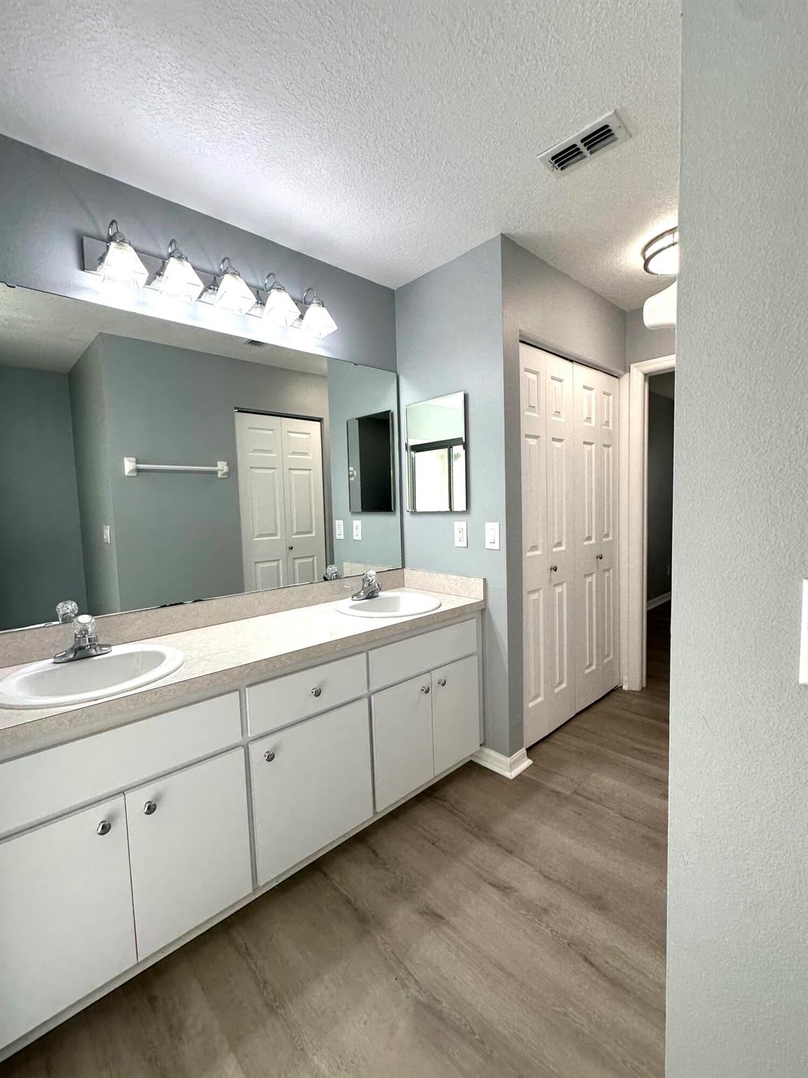 ON TOP OF THE WORLD - PHA - Residential