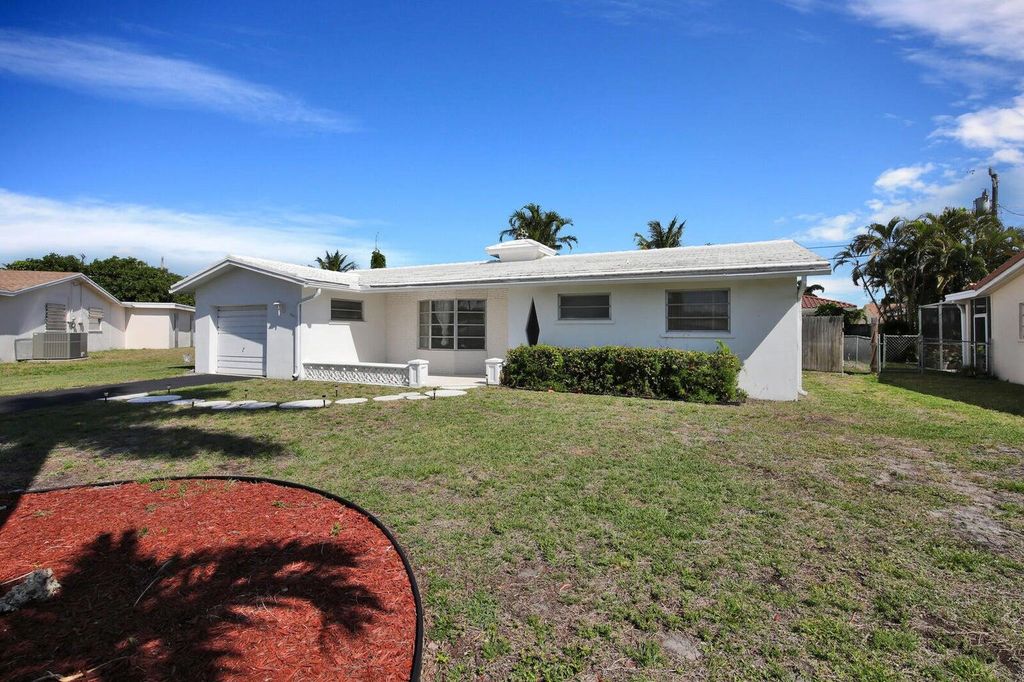 Photo of 301 NE 24th Street, Boca Raton, FL 33431 (MLS # R11121605)