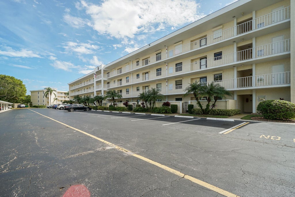 Photo of 300 N Hwy A1A #F-306, Jupiter, FL 33477 (MLS # B26053888)