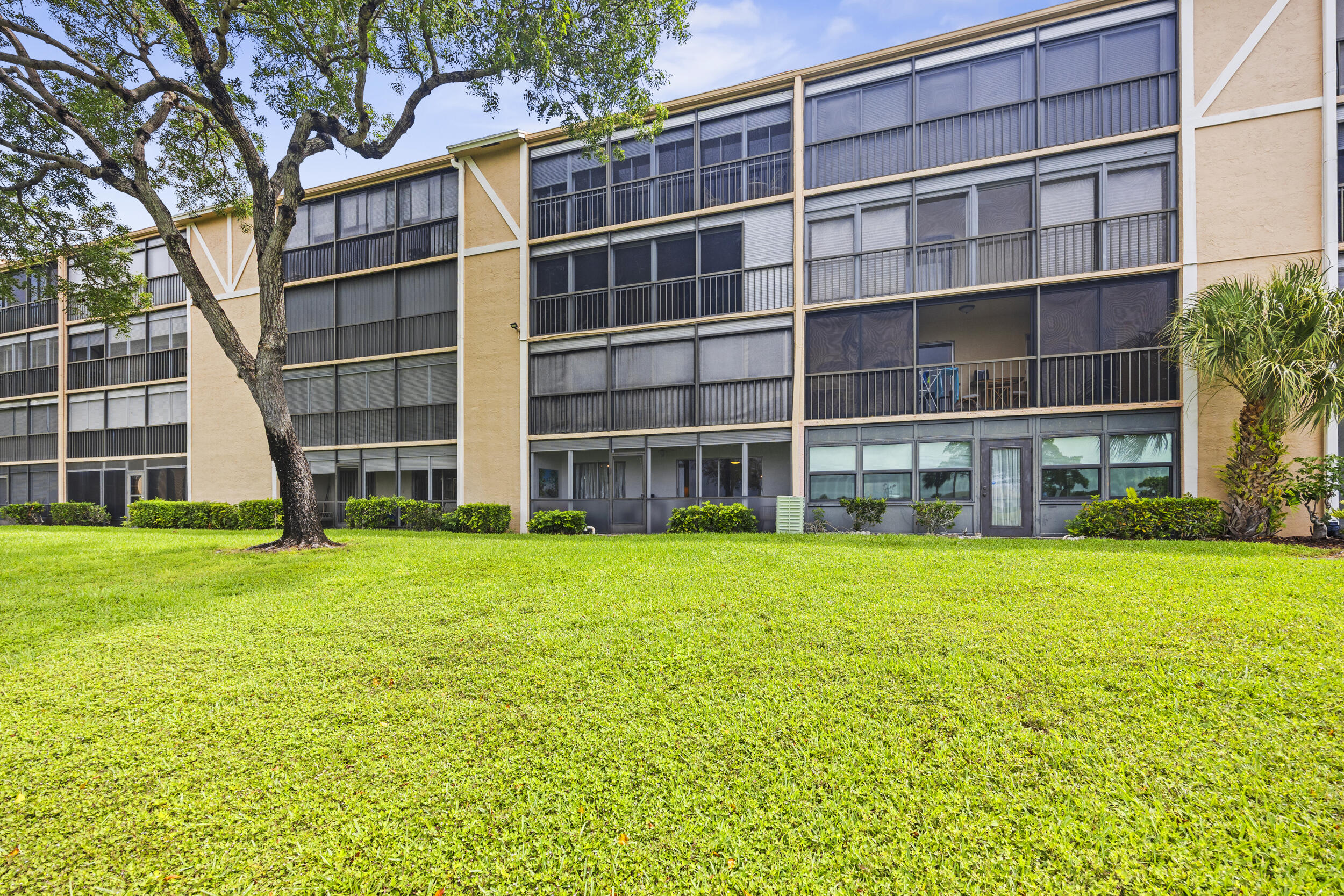 HUNTINGTON LAKES SEC THREE CONDOS - Residential