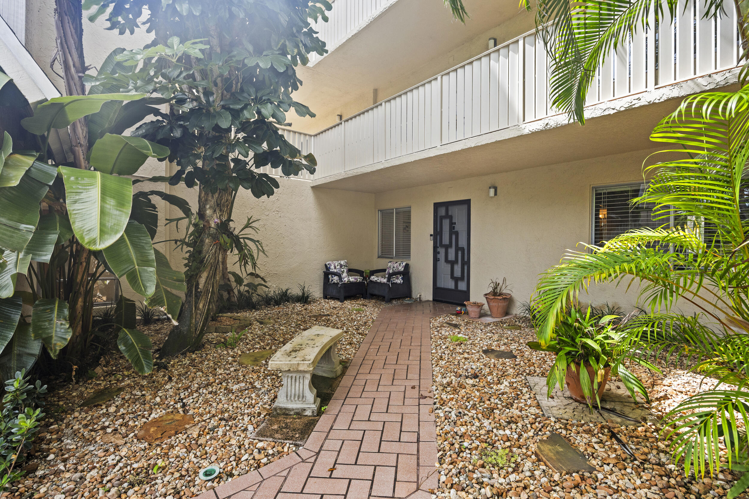 7146 Huntington Lane 105