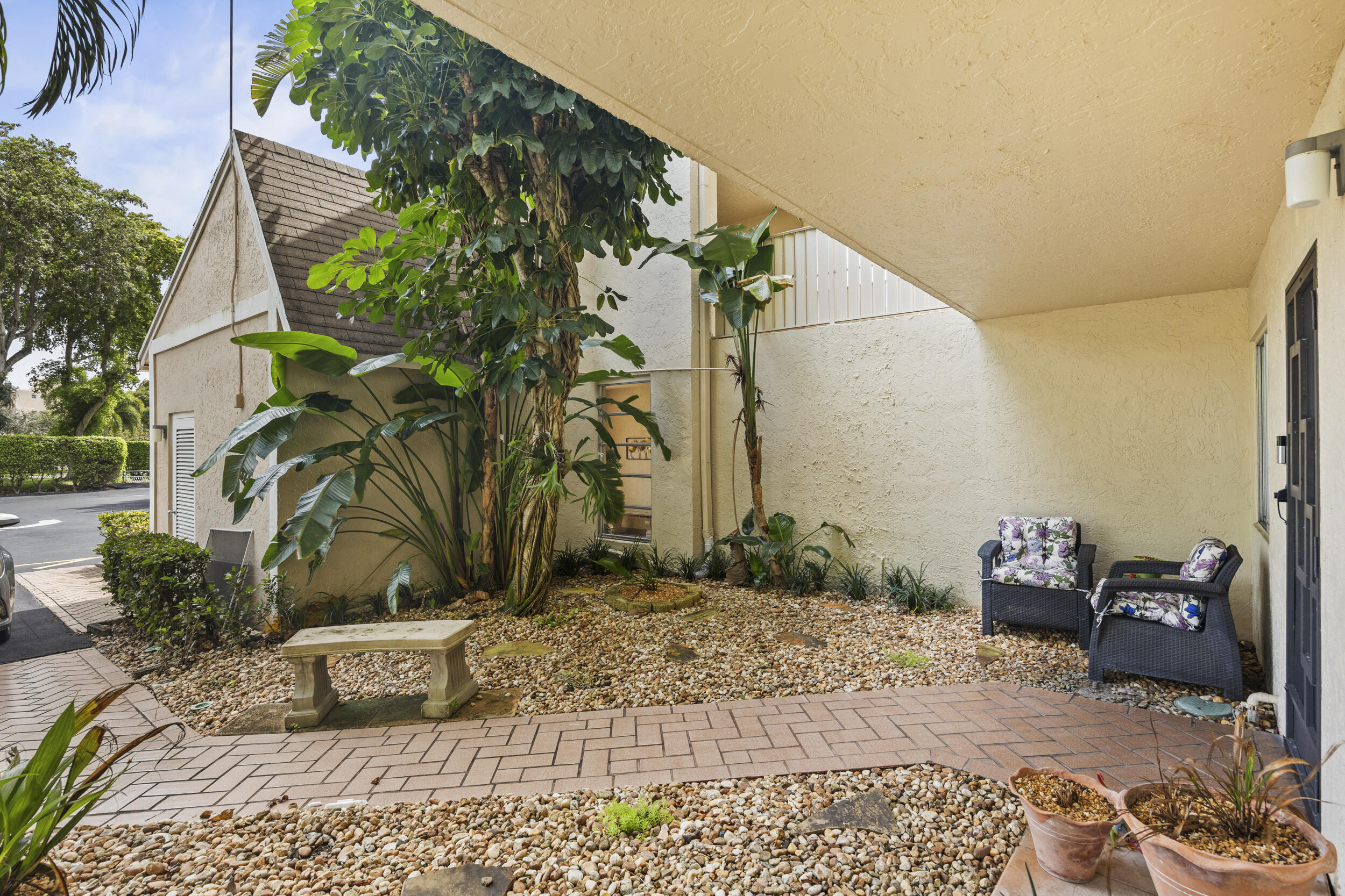 HUNTINGTON LAKES SEC THREE CONDOS - Residential